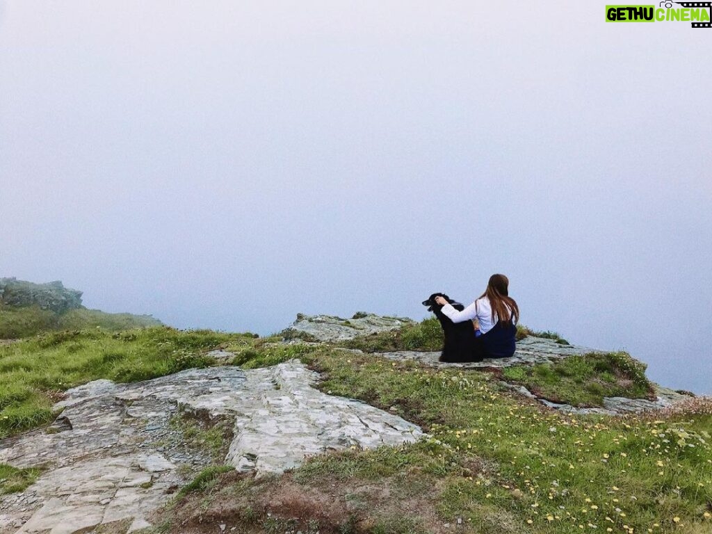 Ellise Chappell Instagram - Woman with Best Friend 🌼 Cornwall 2020 .
