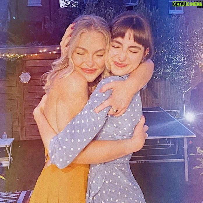 Ellise Chappell Instagram - Keep your friends close, keep your best friends AS CLOSE AS HUMANLY POSSIBLE. I saw the stunning @charterisciara last night and we didn’t get a picture so here’s one of my favourites of us, in full squeeze ♥️ I adore this woman. She’s been on a tremendous journey of strength and survival this year and I could not be more proud of everything she is, and all that she has ahead of her. In awe - power and beauty personified ✨