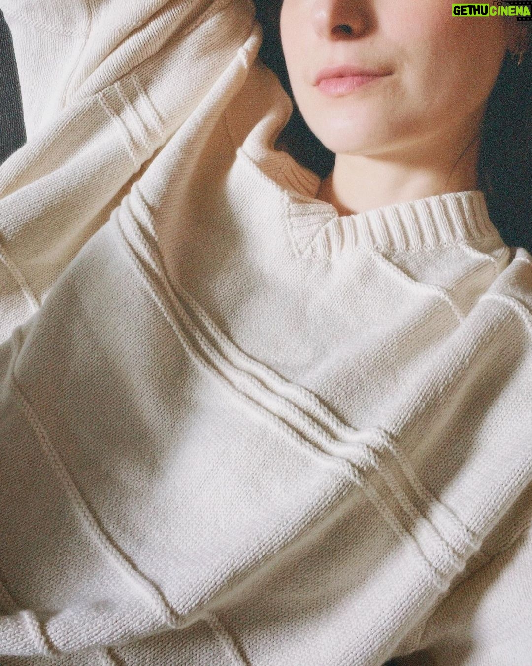 Ellise Chappell Instagram - 💌 thanks for the love in a jumper but also for your love for the planet @reformation 🌎💌 • • • @zoecommunications 😌 #gifted