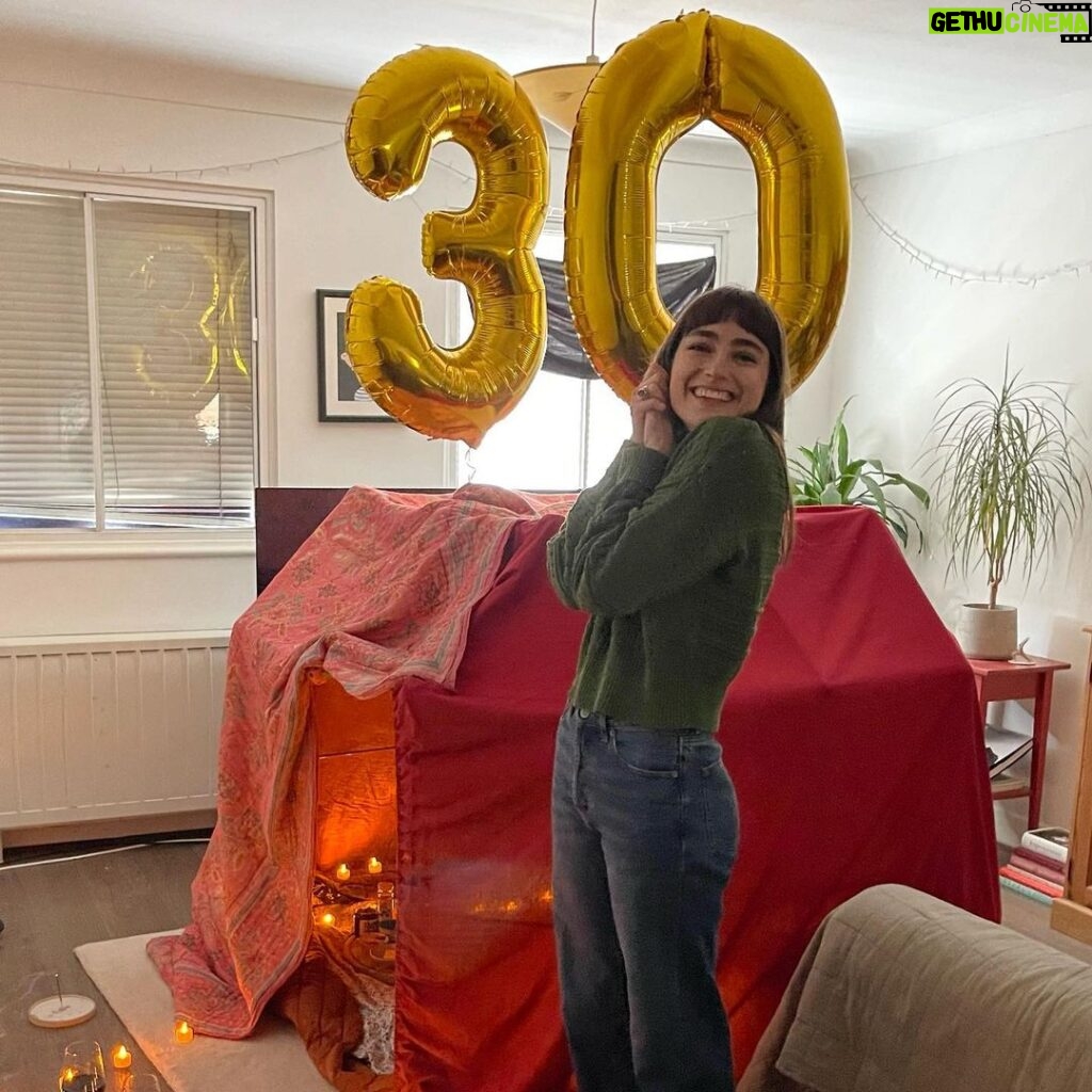 Ellise Chappell Instagram - Hey 3️⃣0️⃣ thank you for the warmest welcome!!! I am vv happy to be here (and terrified) ♈️🔥🐍🌞🌝🥳♥️🌳🍾
