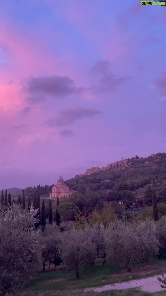 Ellise Chappell Instagram - Thunderstorm sunset in Montepulciano 💌