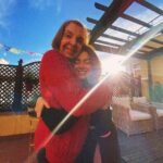 Eloísa Maturén Instagram - Lo más lindo que me dejó el 2023 fue la posibilidad de sentir este abrazo con el corazón abierto de par en par. Aleluya por la conquista de los Everest del alma ❤️‍🔥 Es verdad que el amor es el fuego que todo lo transforma Te amo Mami @susanavallado Las fotos hermosas son de la diosa @thefaria Madrid, Spain