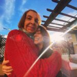 Eloísa Maturén Instagram - Lo más lindo que me dejó el 2023 fue la posibilidad de sentir este abrazo con el corazón abierto de par en par. Aleluya por la conquista de los Everest del alma ❤️‍🔥 Es verdad que el amor es el fuego que todo lo transforma Te amo Mami @susanavallado Las fotos hermosas son de la diosa @thefaria Madrid, Spain