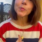 Eloísa Maturén Instagram - Volver al papel, recuperar el lindo hábito de contarse la vida en tinta para que el futuro siempre tenga memoria. Saber que la tinta de hoy nunca tendrá el mismo color mañana, las palabras se sentirán ajenas, tal vez escritas por otro puño. Lo he escrito muchas veces, pero está vez se cumplirá, vuelvo a la escritura para reconocerme, para saber cómo llegamos a este cruce de caminos y cómo se vive eligiendo la paz. Miami 15/12/13 Hoy es un aniversario especial, se cumple una década desde que escribo diarios, testimonios que hoy son un faro. Madrid, Spain