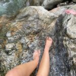 Eloísa Maturén Instagram - Rendirse ante la sombra. El misterio. Lo que nadie ve. El poder del silencio, de lo que nace en las entrañas y sinuoso se desliza. Dejar de buscar, descansar en la certeza de lo que no ha sido aún revelado. La soledad, la quietud. Transmutación. Liberación. Entrega. Sierra de Gredos