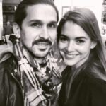 Eloísa Maturén Instagram - Herma @ildegoncalves Feliz de celebrar tus cincuenta años en este planeta!!! 💛🎂💃🏻💥👯‍♀️🤓❤️‍🔥 Hacen falta veinte posts para compartir todos los momentos inolvidables que tengo en el teléfono. Lo que el cafetín del Teresa Carreño unió que no lo separe nadie!!!!! No sabes cuántas veces me descubro preguntándote en mi cabeza cuál será el color de la temporada o si puedo combinar estampados con rayas 🤣🤣🤣 A veces hasta me respondes telepáticamente (estampados con rayas no Herma) 🙄🤪🤓 Qué felicidad habernos encontrado y saber que no importa cuánto tiempo pase o que lejos estemos, allí donde sea está un pedazo de mi corazón contigo. Me gustaría estar en Miami para abrazarte, irnos a la playa y bailar merengue hasta que ya no demos más, pero mientras eso pasa, no olvides que te amo y te acompaño siempre 💛 Madrid, Spain
