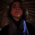 Eloísa Maturén Instagram - Rendirse ante la sombra. El misterio. Lo que nadie ve. El poder del silencio, de lo que nace en las entrañas y sinuoso se desliza. Dejar de buscar, descansar en la certeza de lo que no ha sido aún revelado. La soledad, la quietud. Transmutación. Liberación. Entrega. Sierra de Gredos