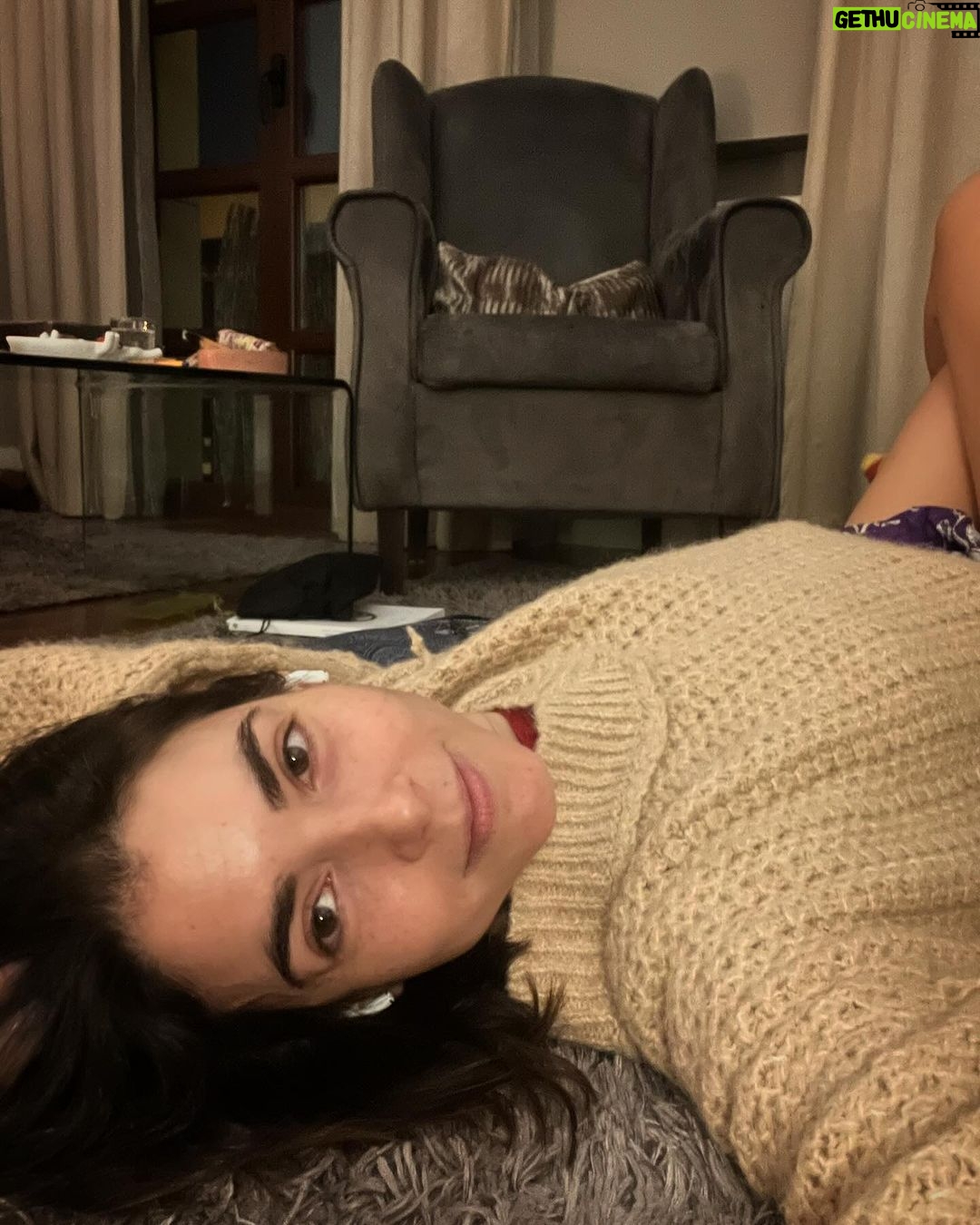 Eloísa Maturén Instagram - Último día de 43 ❤️🔥 2023 Gracias por la crisálida 🦋 Rituales de despedida, alegría de vivir y solecito Borges, siempre Borges Mi primer amigo de la Universidad @lberriz 28 años de hermandad y contando. Lo que la UCV ha unido que no lo separe nadie. Lorca y Madrid La felicidad de lo simple