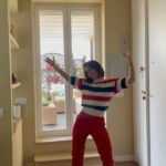 Eloísa Maturén Instagram - Te tengo el antídoto contra el desánimo, el mal humor y la incertidumbre. MUÉVETE ❤️‍🔥 Siente tu cuerpo, deja que te hable Esta canción gloriosa de @bombaestereo es mejor que una caja de antidepresivos. Le das play, mucho volumen, siente la música y deja que te mueva. Prometo que cuando termines te vas a sentir mejor (me acaba de pasar) Vamos con todo!!!!! #animo #bailemos #muevete #baila