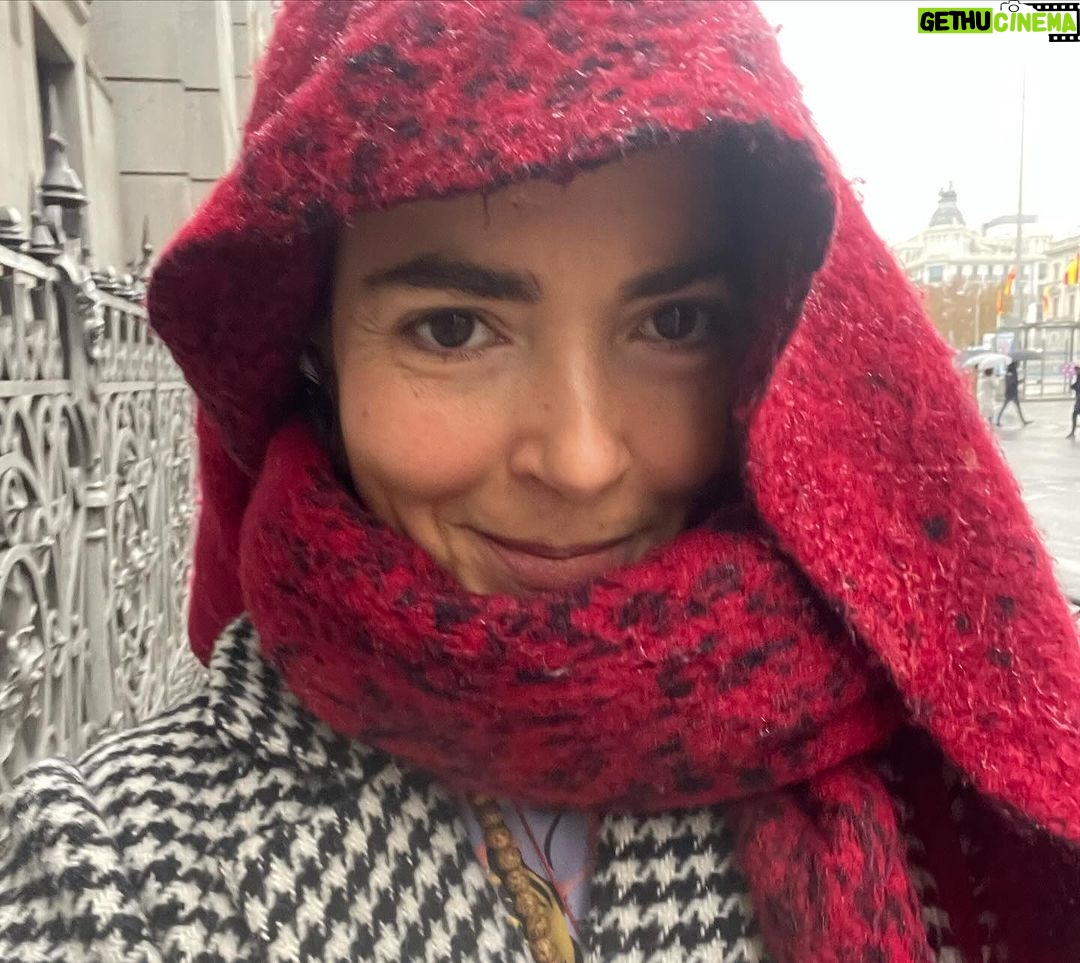 Eloísa Maturén Instagram - Mujeres medicina ❤️🔥 Amigas, artistas, inspiración. Tarde de sororidad, diosas y mensajes randonauticos 🚀🤯😍 Ni la lluvia pudo detenernos 🙂 Gracias @maello.zip @oriananigro @elianasantander8 @vane.morr por la felicidad Madrid, Spain