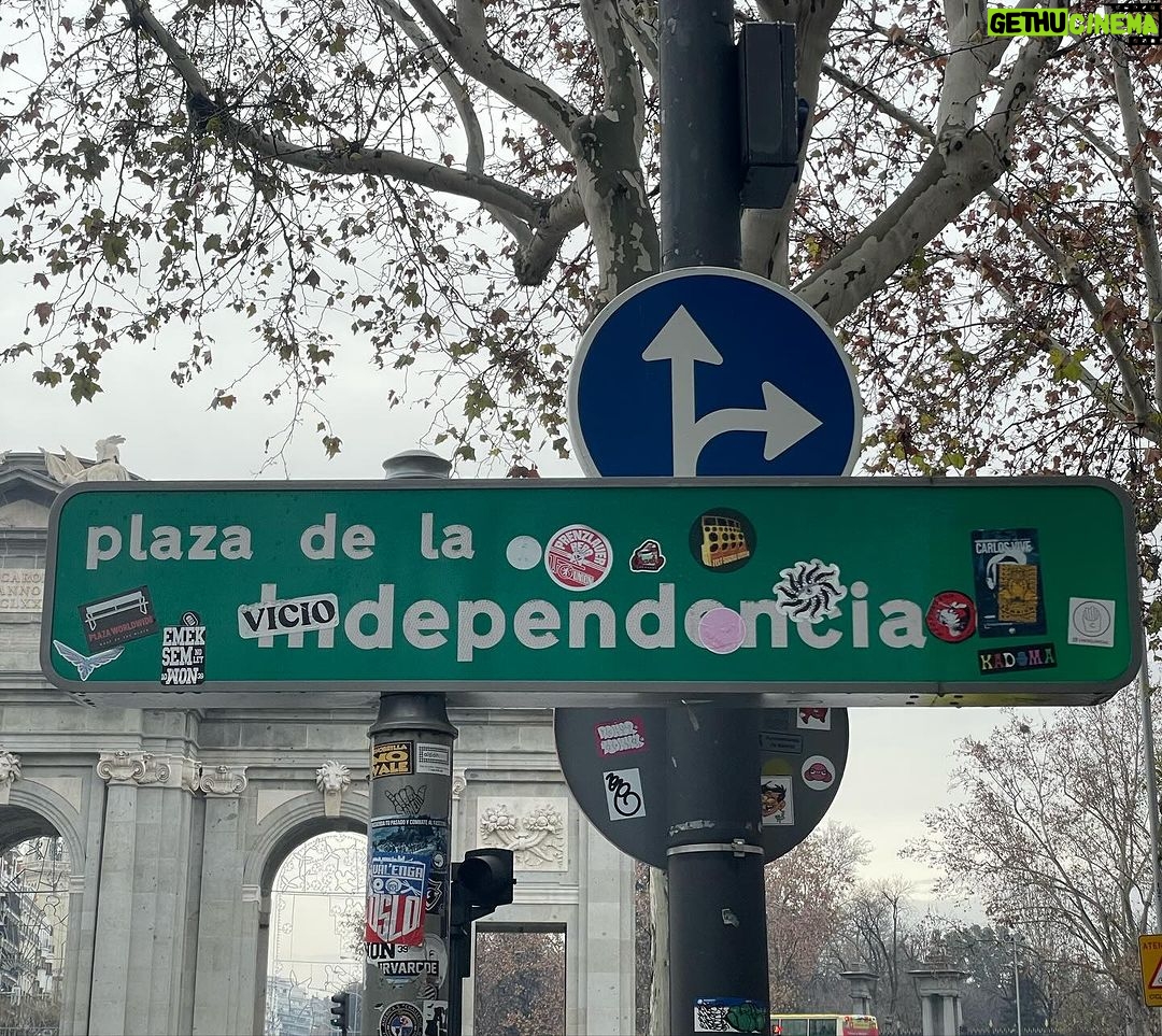 Eloísa Maturén Instagram - Mujeres medicina ❤️🔥 Amigas, artistas, inspiración. Tarde de sororidad, diosas y mensajes randonauticos 🚀🤯😍 Ni la lluvia pudo detenernos 🙂 Gracias @maello.zip @oriananigro @elianasantander8 @vane.morr por la felicidad Madrid, Spain