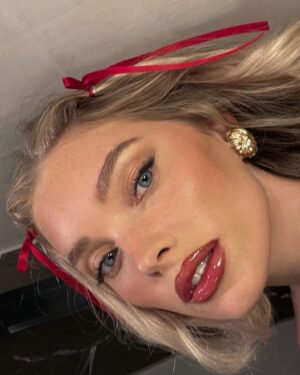 Elsa Hosk Instagram - 🌹🥀🌹