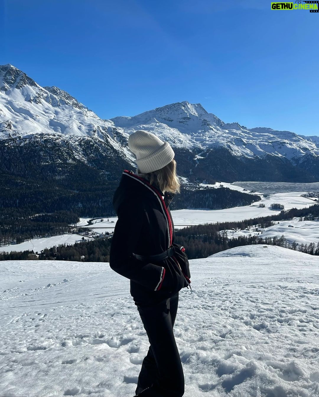 Elsa Hosk Instagram - @moncler in Saint Moritz🤍 Congrats on the incredible collection fam❄️⛷️🤍 #MonclerGrenoble