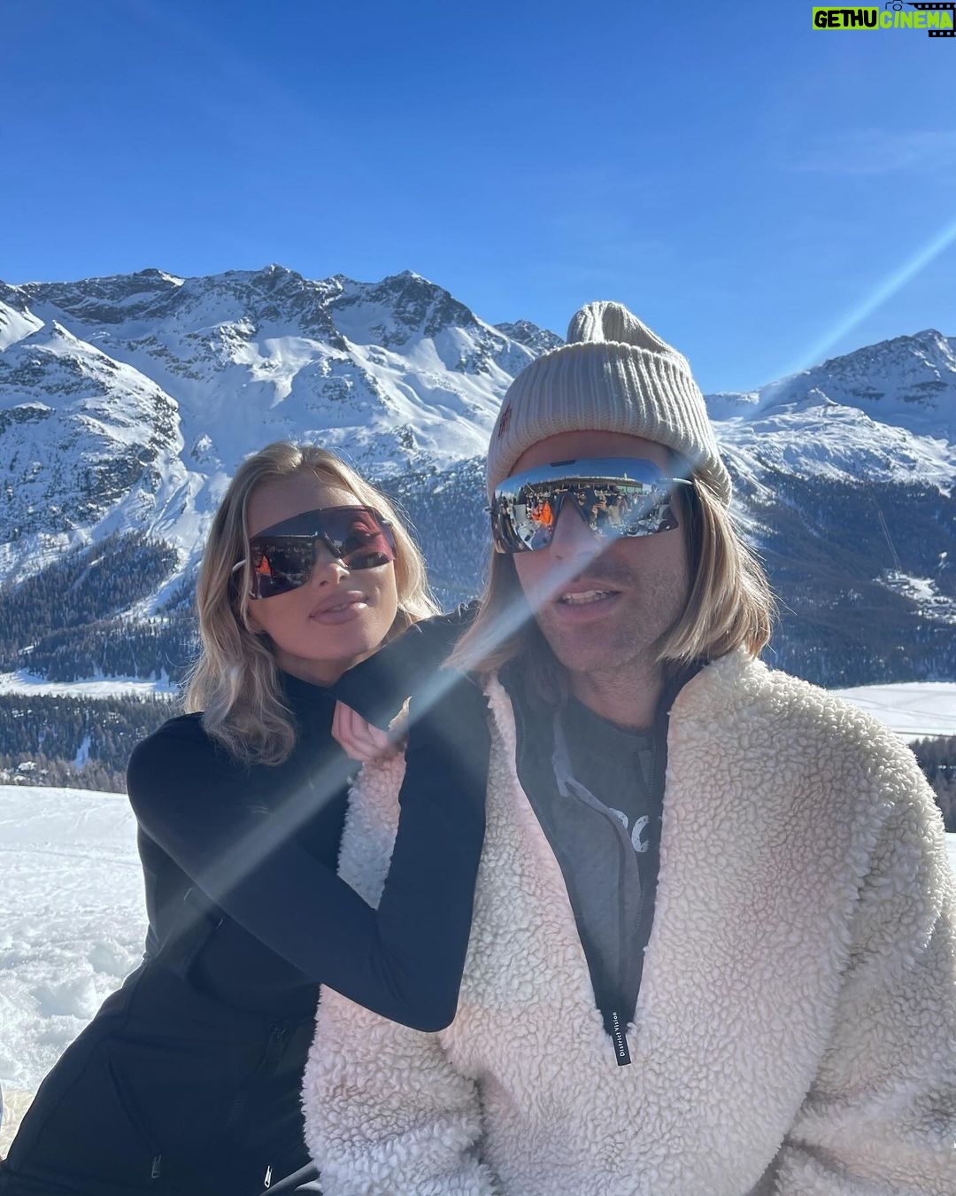 Elsa Hosk Instagram - @moncler in Saint Moritz🤍 Congrats on the incredible collection fam❄️⛷️🤍 #MonclerGrenoble