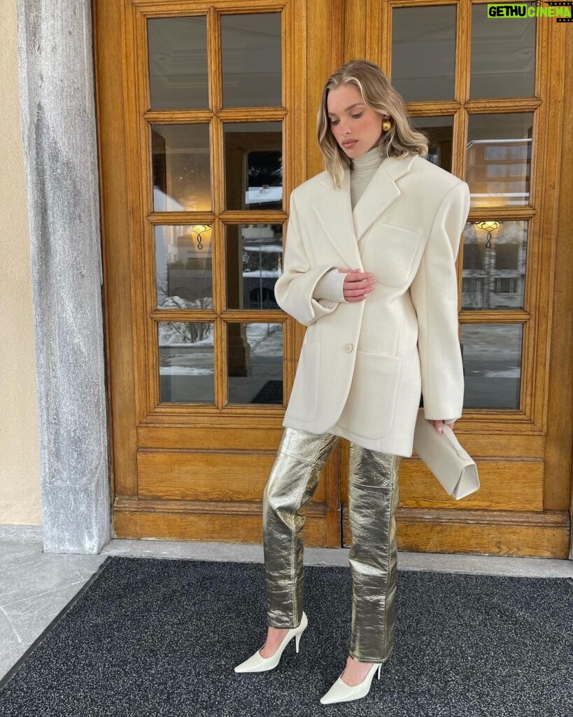 Elsa Hosk Instagram - forgot how much I love cold weather ❄️