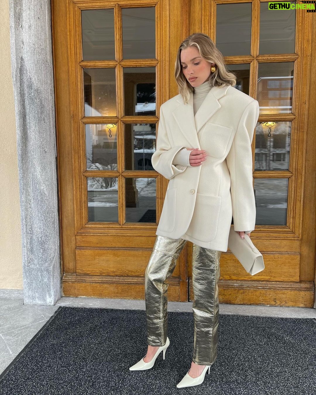 Elsa Hosk Instagram - forgot how much I love cold weather ❄️