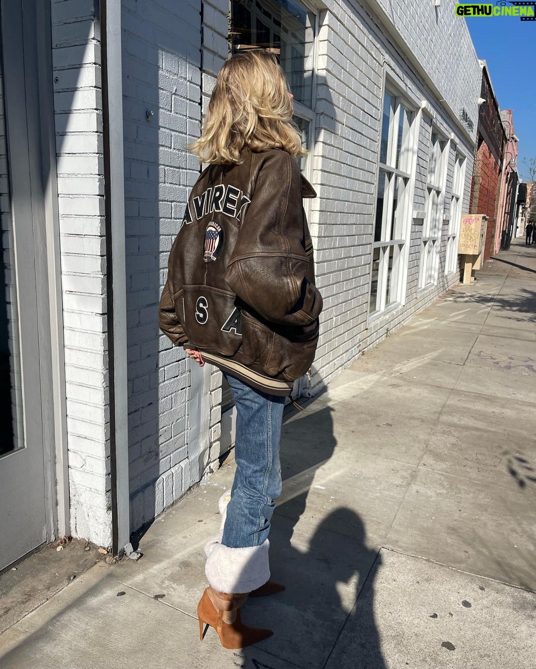 Elsa Hosk Instagram - Blu Jean baby🩵💙🩵