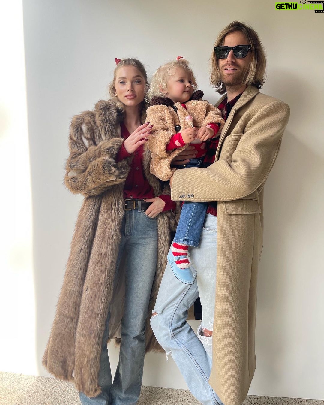 Elsa Hosk Instagram - Had to bribe her with a lollipop for these photos!! It’s pic two for me🥹 Merry Christmas and happy holidays from us!!❤️🥰🎄