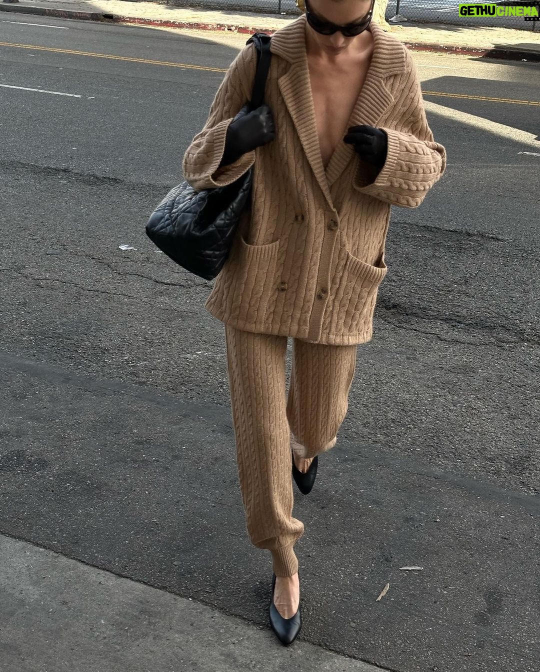 Elsa Hosk Instagram - Furniture hunt in the coziest @helsastudio setš¤