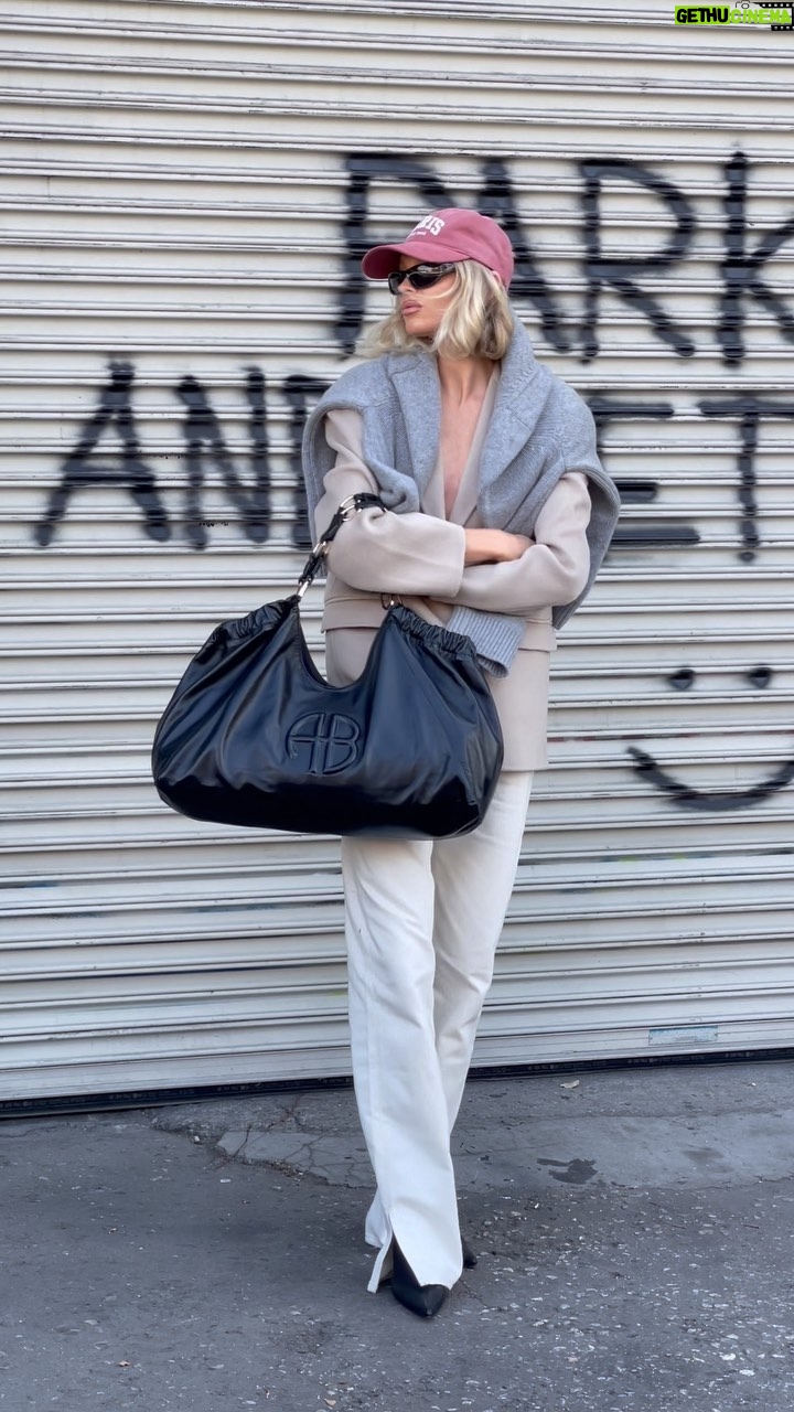 Elsa Hosk Instagram - Cozy in @aninebingofficial #aninebingmuse