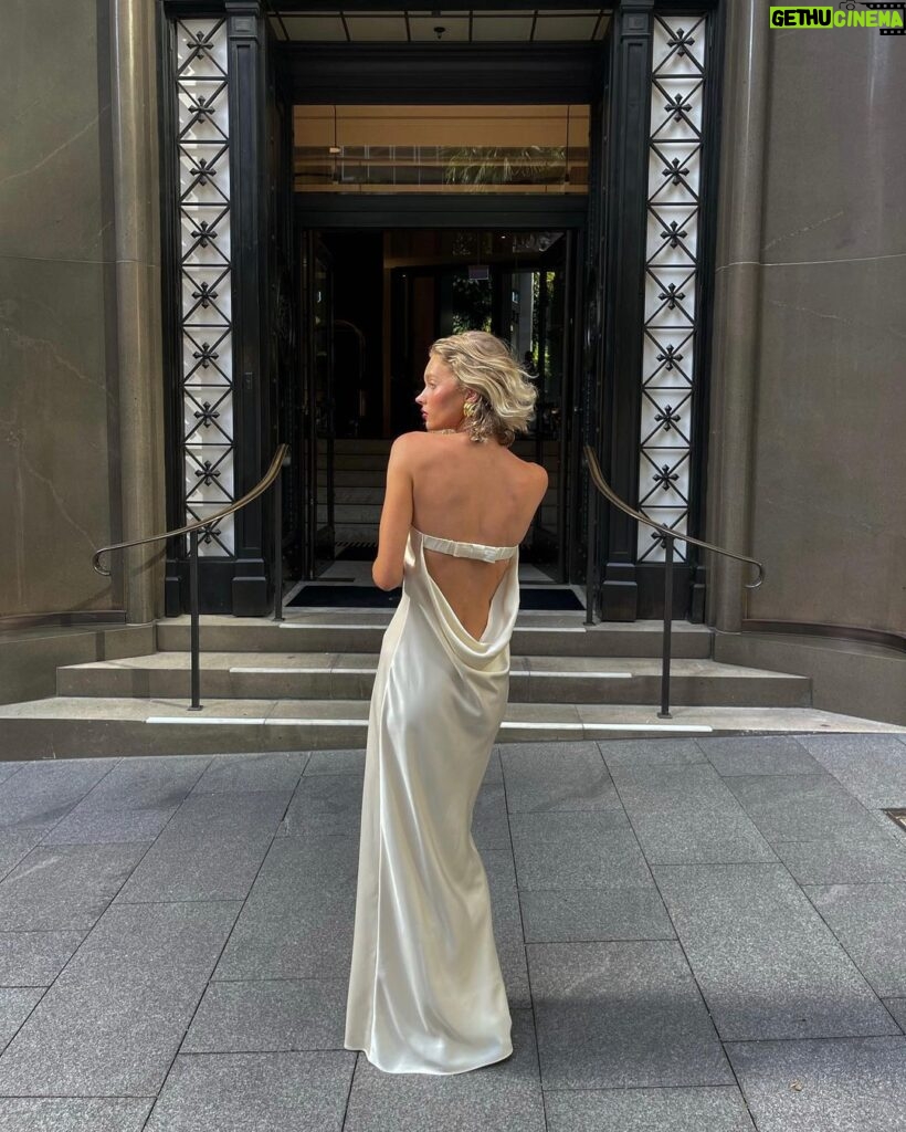 Elsa Hosk Instagram - The Ultimate silk gown🫶❤️ from the @helsastudio “Holidays in New York” collection droppin November 30th
