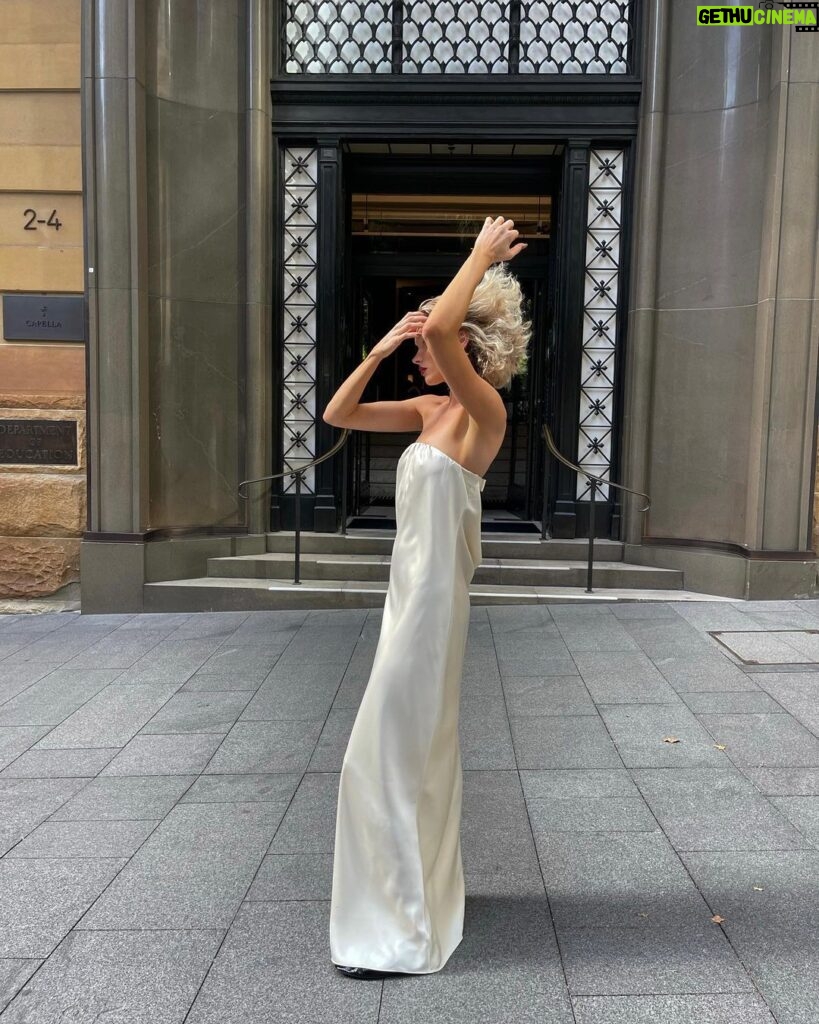 Elsa Hosk Instagram - The Ultimate silk gown🫶❤️ from the @helsastudio “Holidays in New York” collection droppin November 30th