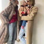 Elsa Hosk Instagram - Had to bribe her with a lollipop for these photos!! It’s pic two for me🥹 Merry Christmas and happy holidays from us!!❤️🥰🎄