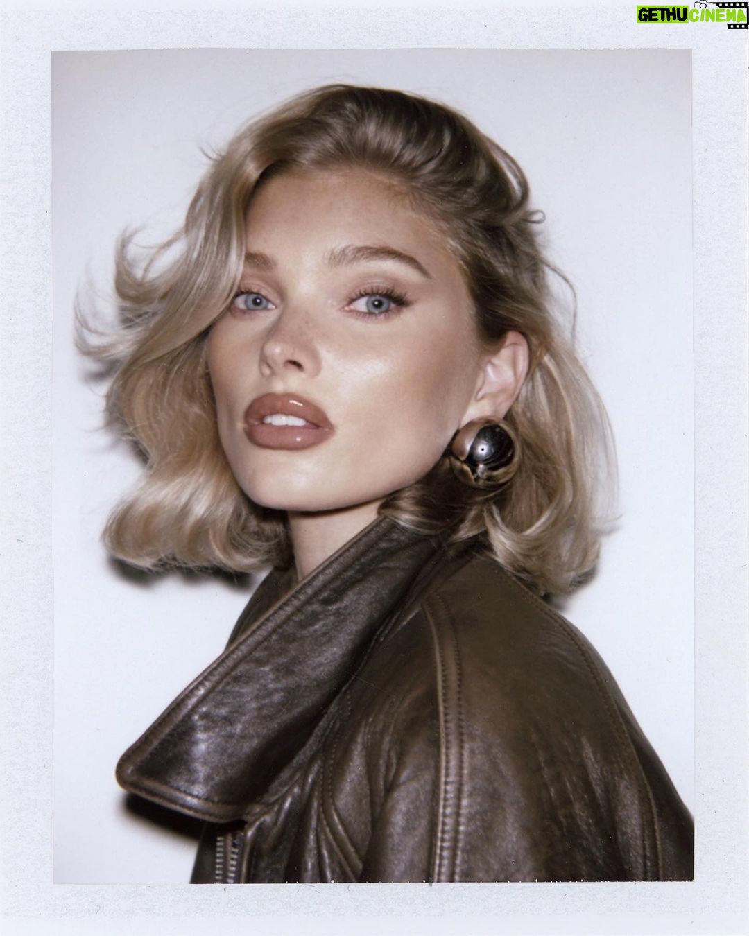 Elsa Hosk Instagram - Gingerbread on my mind🧸🤎