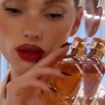 Elsa Hosk Instagram - What is one Christmas gift that you would love to receive this year? Me… ✨✨✨ @tiffanyandco #TiffanyFragrance #TiffanyPartner #ATiffanyHoliday