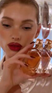 Elsa Hosk Instagram - What is one Christmas gift that you would love to receive this year? Me… ✨✨✨ @tiffanyandco #TiffanyFragrance #TiffanyPartner #ATiffanyHoliday