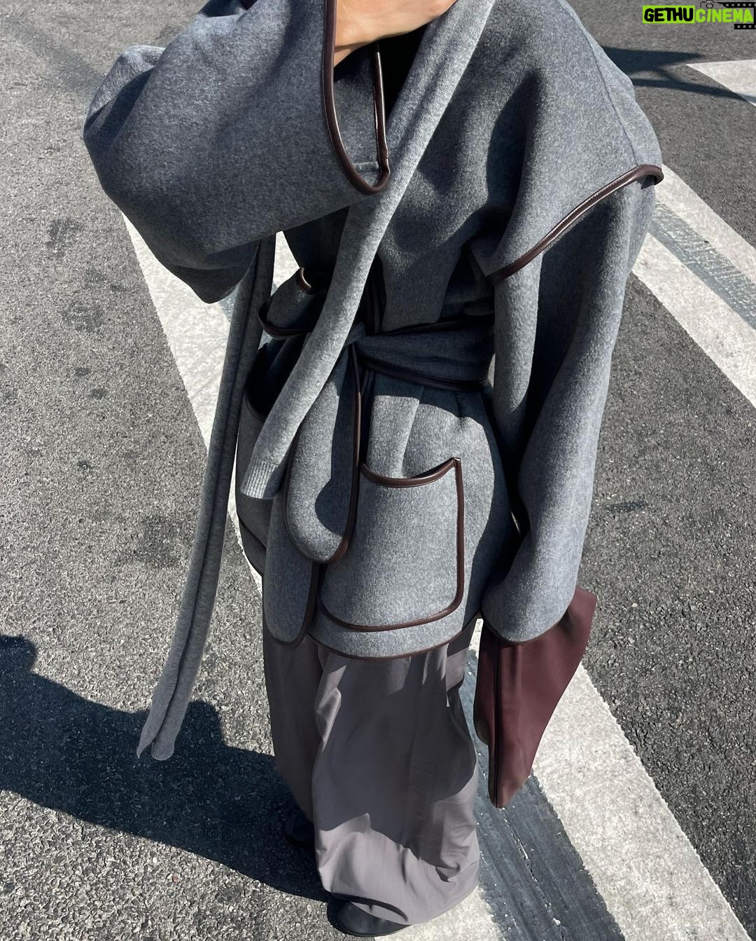 Elsa Hosk Instagram - Wrapped in a blanket @helsastudio