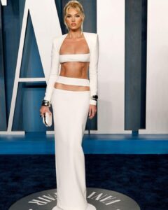 Elsa Hosk Instagram - @vanityfair Oscar’s ✨💫 thank you so much for having me, the most magical night on the planet🤩