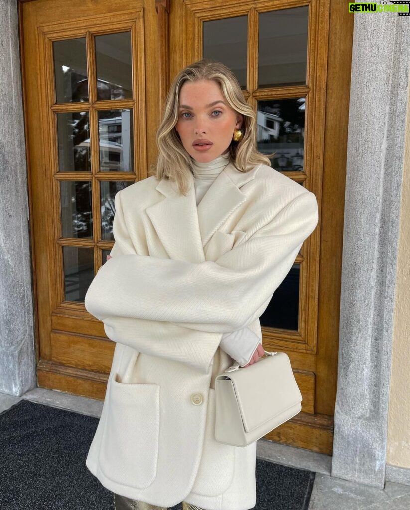 Elsa Hosk Instagram - forgot how much I love cold weather ❄️