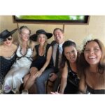 Elsa Pataky Instagram – Friends, horses, music and dancing, the  best combo for a fun weekend. Thanks Derby Day for the good times  @bulgari
