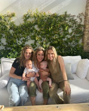 Elsa Pataky Instagram - Enjoying my home town Madrid with my love ones. 🥰  Disfrutando de Madrid mi ciudad natal con la gente que amo.