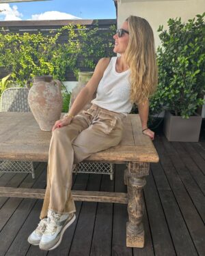 Elsa Pataky Instagram - Enjoying my home town Madrid with my love ones. 🥰  Disfrutando de Madrid mi ciudad natal con la gente que amo.