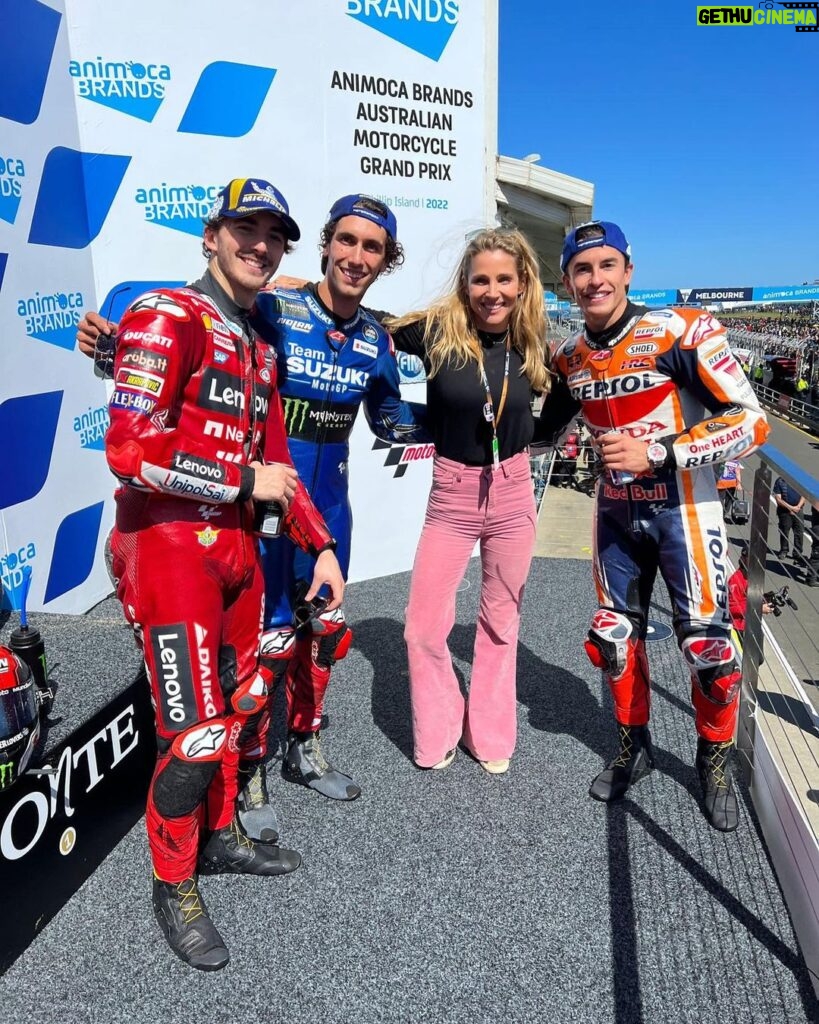 Elsa Pataky Instagram - So nice to be back to the races @motogp and see all my friends. Congrats to the winners @marcmarquez93 @alexrins @pecco63 And thanks to my friends @geletenieto29 @pablonieto22 @micksdoohan for taking care of me and made the weekend so much fun. #australiangp🇦🇺/ que bueno volver a las carreras @motogp y ver a todos mis buenos amigos. Gracias a @geletenieto29 @pablonieto22 y @micksdoohan por cuidarme y hacer el finde inolvidable. 😉👍