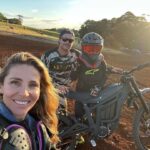 Elsa Pataky Instagram – Family race day! Not competitive at all 🤣🤣 Carreras con motos en famila!  No somos nada competitivos 🤣🤣 @chrishemsworth