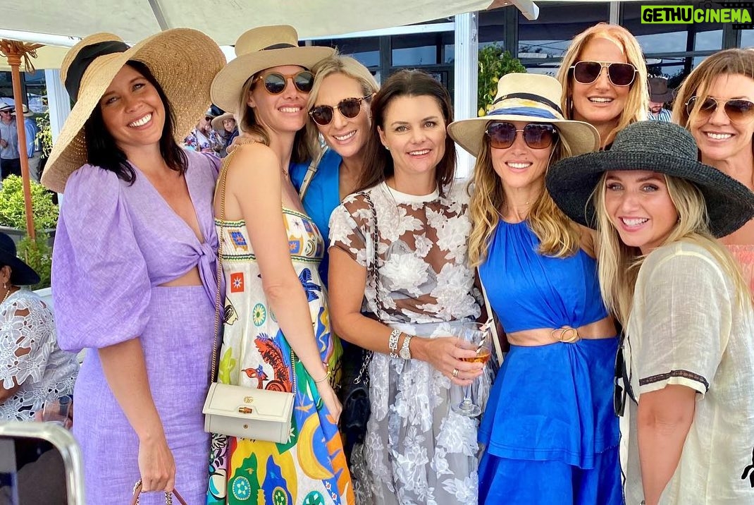 Elsa Pataky Instagram - Thank you @magicmillions for an amazing day! So great to see the incredible talent displayed in the show jumping and polo events!! @magicmillionspolo #magicmillionsshowjumping @bulgari