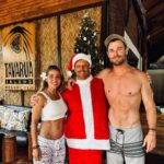 Elsa Pataky Instagram - Merry Christmas to all from our favourite island!! 🎄🎅🏼Feliz Navidad a todos desde nuestra isla favorita!!