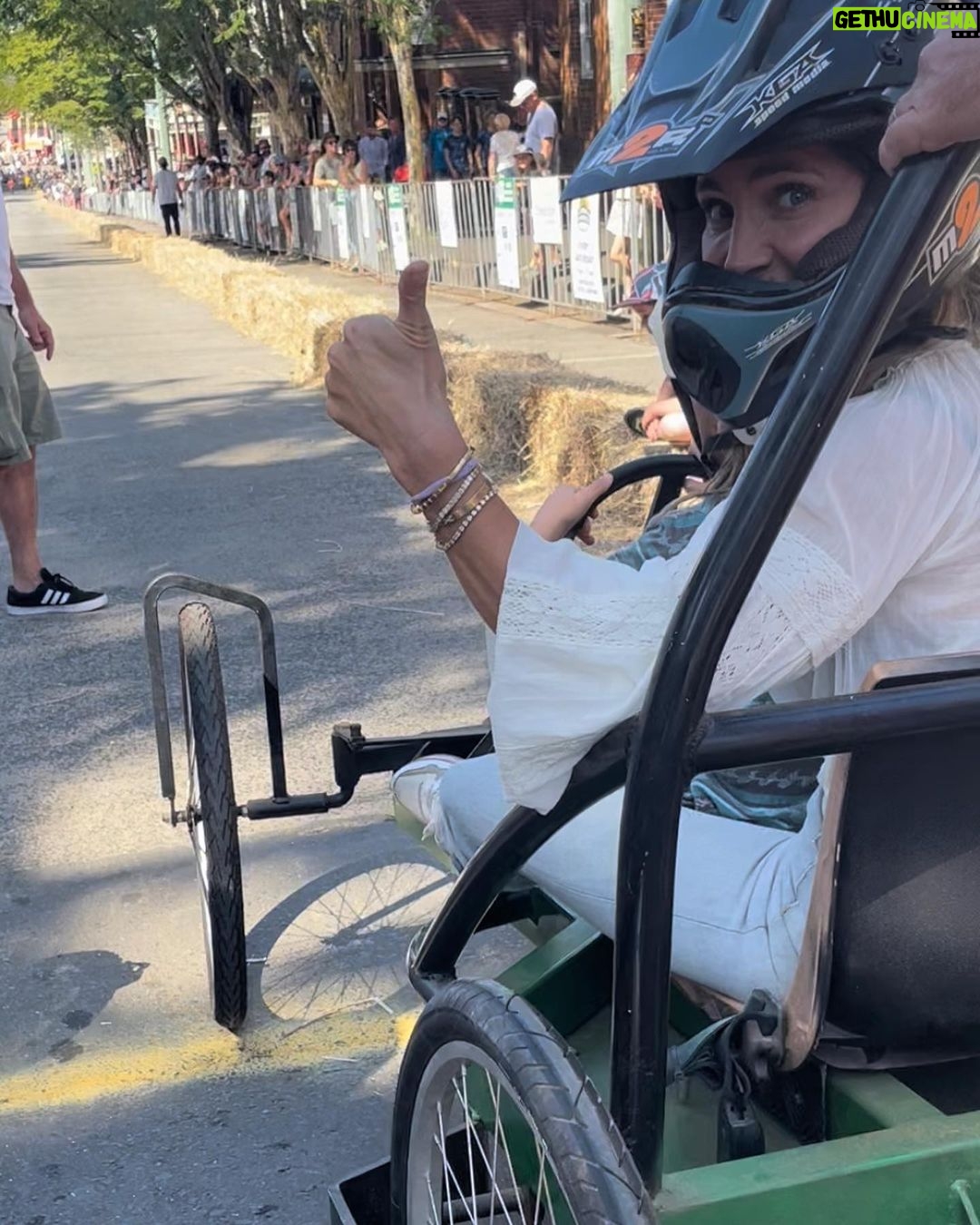 Elsa Pataky Instagram - Feel like a kid at the Billy Cart racing at Bangalow last weekend!/ disfrutando como una niña las carreras de mini coches con los peques! 😂🤪