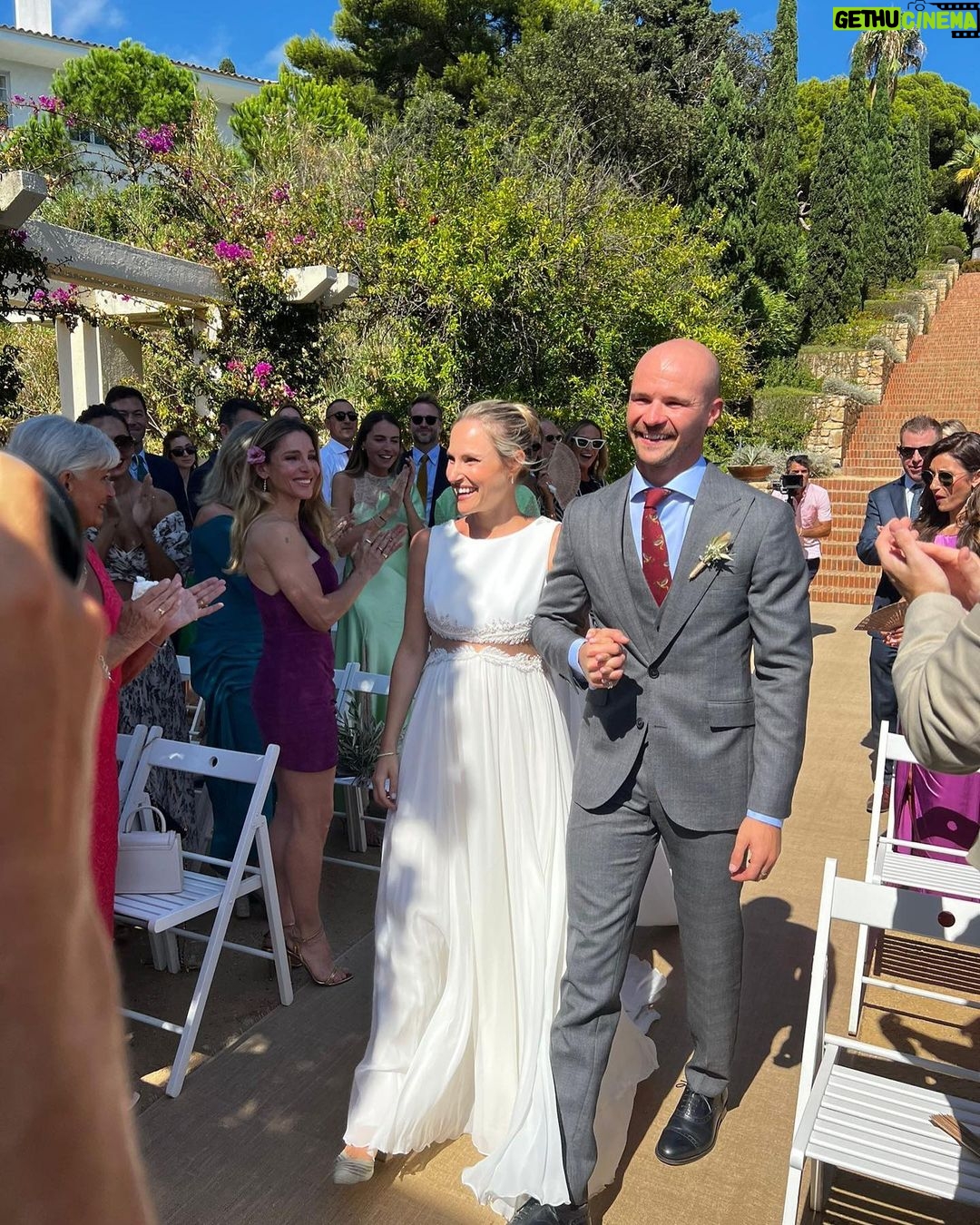 Elsa Pataky Instagram - What an amazing moment to share with you my little sister @marianamontme! Such a beautiful wedding. Love you both. @dior #dior / tan bonito poder compartir contigo un momento tan especial tu boda mi primita mi hermanita pequeña. Os quiero!