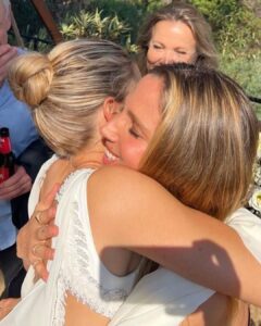 Elsa Pataky Instagram - What an amazing moment to share with you my little sister @marianamontme! Such a beautiful wedding. Love you both. @dior #dior / tan bonito poder compartir contigo un momento tan especial tu boda mi primita mi hermanita pequeña. Os quiero!