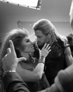 Elsa Pataky Instagram - Happy birthday to my favourite parrot trainer, kids handler and wife tamer, There’s nothing you can’t do. We love you to the moon and back. 🥰 Feliz cumpleaños a mi entrenador de loros favorito, cuidador de niños y domador de esposa, no hay nada que no puedas hacer! Te queremos hasta el infinito y más allá! 📷 @jasinboland