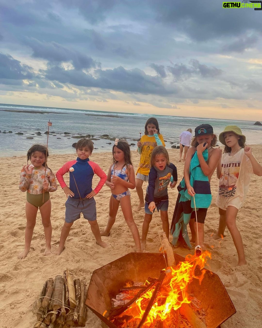 Elsa Pataky Instagram - Having such a great time with this LEGENDS!/ pasándolo bien!! 🥰