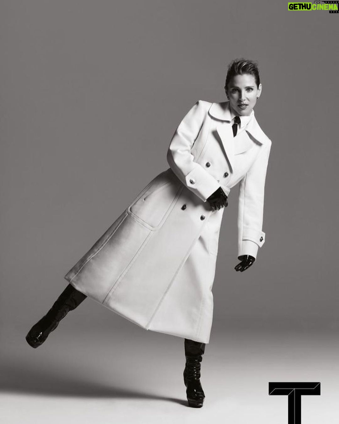 Elsa Pataky Instagram - Boss lady vibes all the way 😉 Thank you @tmagazineau Editor-in-chief: @lifeofkatarina Photographer: @pierretoussaint Stylist: @vvh_stylist Hair: @bradmullins Make-up: @sarahtammer Jewellery: @bulgari #bulgari Jacket: @fendi
