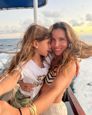 Elsa Pataky Instagram - Such a an amazing holidays. I feel so grateful!! 🙏🏻/ feliz y agradecida de haber podido disfrutar de unas vacaciones de ensueño!