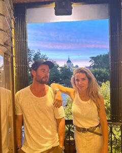 Elsa Pataky Instagram - Enjoying my home town Madrid with my love ones. 🥰 Disfrutando de Madrid mi ciudad natal con la gente que amo.