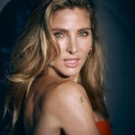 Elsa Pataky Instagram – Maquillaje @beatrizmatallana 📸@valero_rioja

Make Up: @charlottetilbury Hair: @hairrituelbysisley