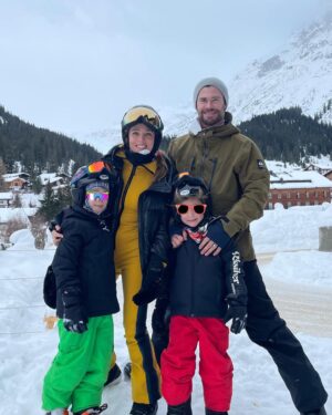 Elsa Pataky Instagram - Happy Christmas!! 😍☃️🏂Feliz Navidad!